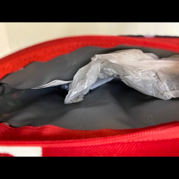 ❤️3/$30 Thirty One Cool Zip Snacker “Holiday Shark - Picture 3 of 3